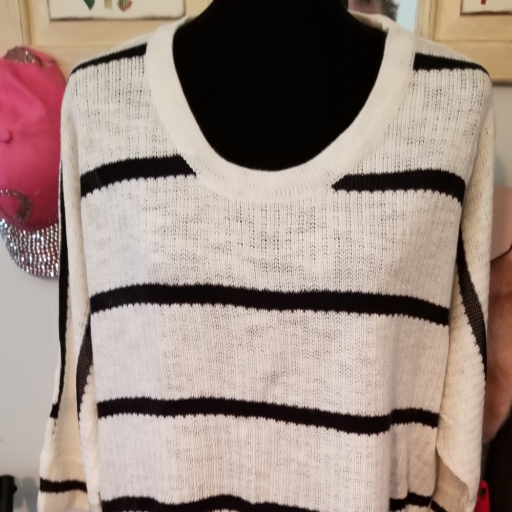 Soft surroundings size 1x, white and blue strip
